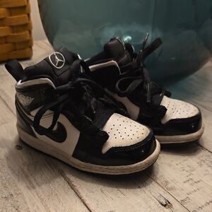 Nike Jordan Air Force Ones Kids Black and White High-Top Sneakers 7C 7T